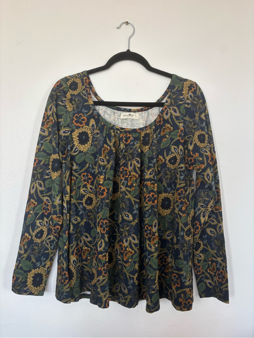 NATURAL LIFE Iris Dahlias Cotton Navy Floral Scoop Neck Long Sleeve Top Boho